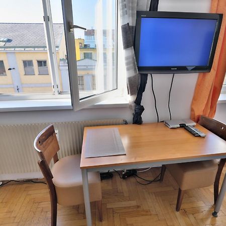 Schoenbrunn Apartment Wina Bagian luar foto