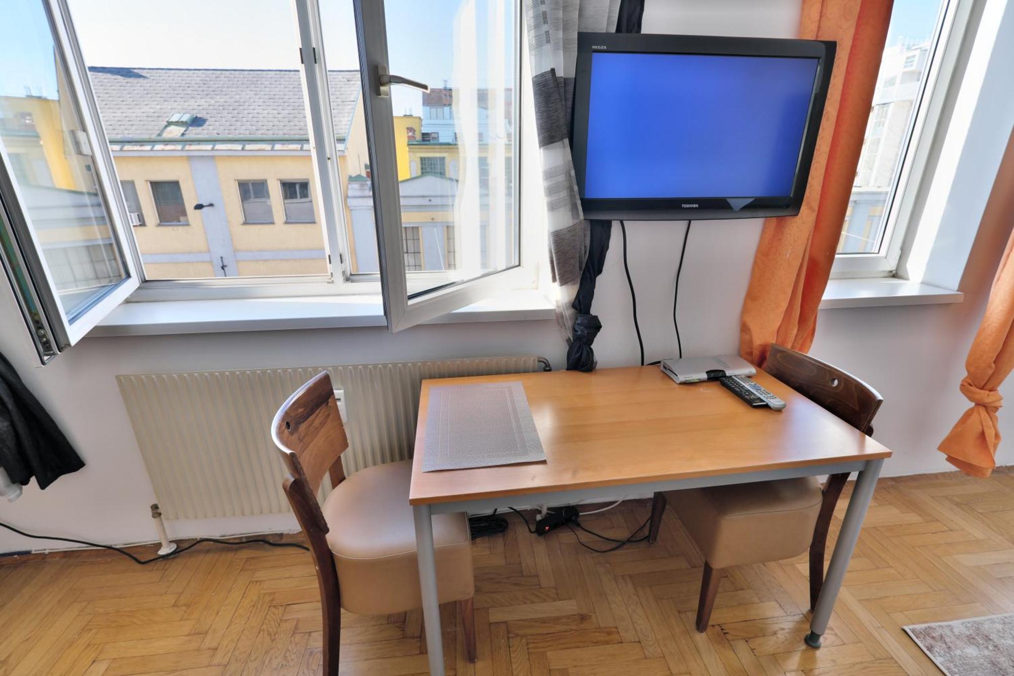 Schoenbrunn Apartment Wina Bagian luar foto